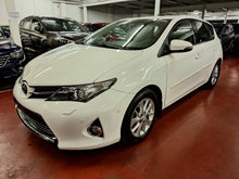 Afbeelding in Gallery-weergave laden, Toyota Auris 1.6 Essence Manuelle 01 / 2014