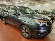 Load image into Gallery viewer, SsangYong Rodius 2.0 Diesel 4x4 Automatique 7 Places 02 / 2015 + Un jeu de 4 Pneus avec Jantes