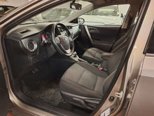 Charger l&#39;image dans la galerie, Toyota Auris 1.8 Hybride Automatique 10 / 2013