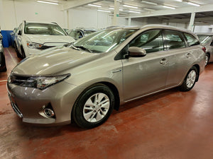 Toyota Auris 1.8 Hybride Automatique 10 / 2013