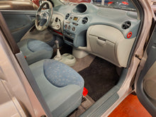 Afbeelding in Gallery-weergave laden, Toyota Yaris 1.3 Essence Manuelle 08 / 2002