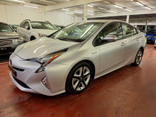 Load image into Gallery viewer, Toyota Prius 1.8 Hybride Automatique 06 / 2019