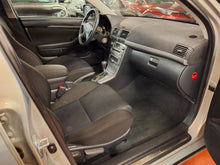 Charger l&#39;image dans la galerie, Toyota Avensis 1.8 Essence Automatique 10 / 2008