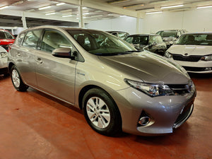 Toyota Auris 1.8 Hybride Automatique 01 / 2014