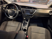 Afbeelding in Gallery-weergave laden, Toyota Auris 1.3 Essence Manuelle 02 / 2014