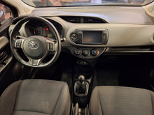 Load image into Gallery viewer, Toyota Yaris 1.3 Essence Manuelle 05 / 2016