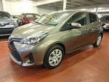 Load image into Gallery viewer, Toyota Yaris 1.3 Essence Manuelle 05 / 2016