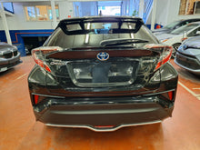 Load image into Gallery viewer, Toyota C-HR 1.8 Hybride Automatique 12 / 2018