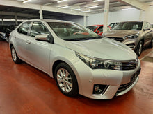 Afbeelding in Gallery-weergave laden, Toyota Corolla 1.6 Essence Automatique 04 / 2014