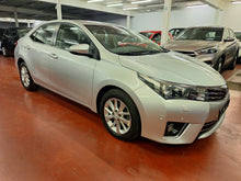 Afbeelding in Gallery-weergave laden, Toyota Corolla 1.6 Essence Automatique 04 / 2014