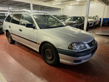 Load image into Gallery viewer, Toyota Avensis 1.8 Essence Manuelle 01 / 2001