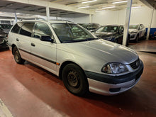 Load image into Gallery viewer, Toyota Avensis 1.8 Essence Manuelle 01 / 2001