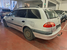 Load image into Gallery viewer, Toyota Avensis 1.8 Essence Manuelle 01 / 2001