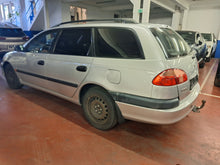 Load image into Gallery viewer, Toyota Avensis 1.8 Essence Manuelle 01 / 2001