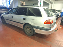 Load image into Gallery viewer, Toyota Avensis 1.8 Essence Manuelle 01 / 2001