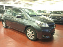 Load image into Gallery viewer, Toyota Yaris 1.3 Essence Manuelle 02 / 2014