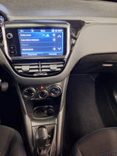 Load image into Gallery viewer, Peugeot 208 1.2 Essence Manuelle 03 / 2019