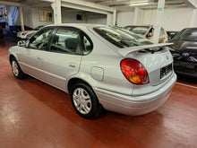 Afbeelding in Gallery-weergave laden, Toyota Corolla 1.4 Essence Manuelle 08 / 2001