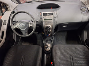 Toyota Yaris 1.3 Essence Automatique 03 / 2011