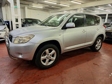 Afbeelding in Gallery-weergave laden, Toyota Rav 4 2.0 Essence 4X4 Manuelle 05 / 2006 - Voiture Belge