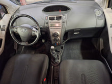 Load image into Gallery viewer, Toyota Yaris 1.3 Essence Manuelle 02 / 2011