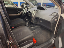 Load image into Gallery viewer, Toyota Yaris 1.3 Essence Manuelle 02 / 2011