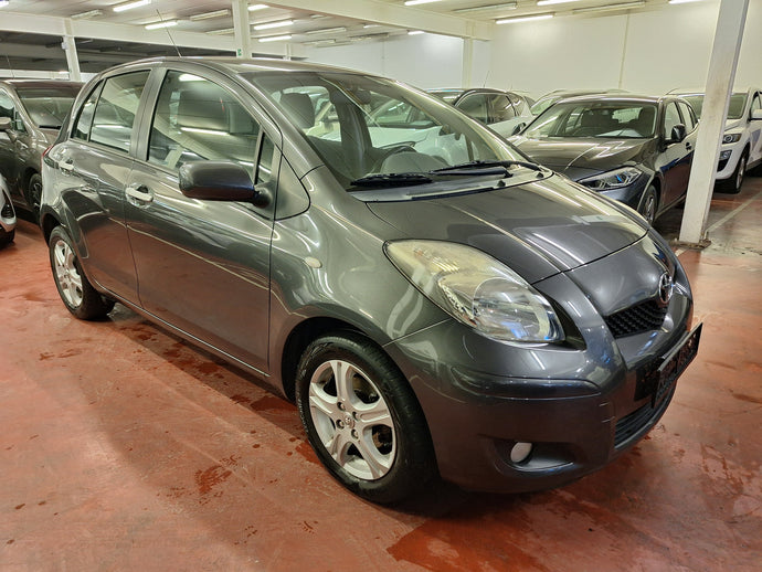 Toyota Yaris 1.3 Essence Manuelle 02 / 2011