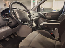 Load image into Gallery viewer, Hyundai H1 2.5 Diesel 8 Places Manuelle 08 / 2010 + Un 2eme jeu de Pneus hiver avec Jantes en Alu