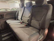 Load image into Gallery viewer, Hyundai H1 2.5 Diesel 8 Places Manuelle 08 / 2010 + Un 2eme jeu de Pneus hiver avec Jantes en Alu