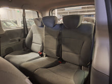 Load image into Gallery viewer, Hyundai H1 2.5 Diesel 8 Places Manuelle 08 / 2010 + Un 2eme jeu de Pneus hiver avec Jantes en Alu