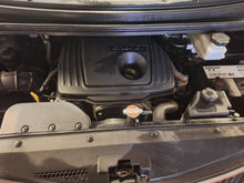 Load image into Gallery viewer, Hyundai H1 2.5 Diesel 8 Places Manuelle 08 / 2010 + Un 2eme jeu de Pneus hiver avec Jantes en Alu