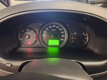 Load image into Gallery viewer, Hyundai H1 2.5 Diesel 8 Places Manuelle 08 / 2010 + Un 2eme jeu de Pneus hiver avec Jantes en Alu