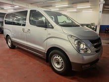 Load image into Gallery viewer, Hyundai H1 2.5 Diesel 8 Places Manuelle 08 / 2010 + Un 2eme jeu de Pneus hiver avec Jantes en Alu