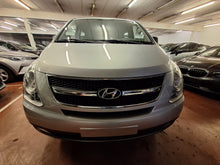 Load image into Gallery viewer, Hyundai H1 2.5 Diesel 8 Places Manuelle 08 / 2010 + Un 2eme jeu de Pneus hiver avec Jantes en Alu