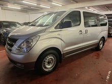 Load image into Gallery viewer, Hyundai H1 2.5 Diesel 8 Places Manuelle 08 / 2010 + Un 2eme jeu de Pneus hiver avec Jantes en Alu