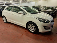 Charger l&#39;image dans la galerie, Hyundai I30 1.6 Diesel Manuelle 04 / 2015