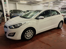 Charger l&#39;image dans la galerie, Hyundai I30 1.6 Diesel Manuelle 04 / 2015