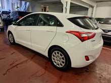 Charger l&#39;image dans la galerie, Hyundai I30 1.6 Diesel Manuelle 04 / 2015