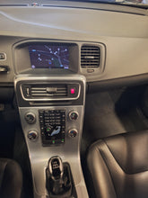 Load image into Gallery viewer, Volvo V60 2.0 Diesel Manuelle 03 / 2017