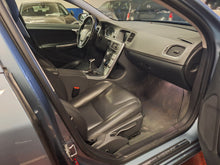 Load image into Gallery viewer, Volvo V60 2.0 Diesel Manuelle 03 / 2017