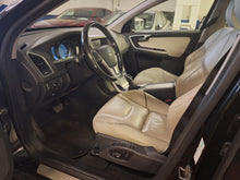 Charger l&#39;image dans la galerie, Volvo XC 60 2.0 Diesel Automatique 04 / 2015