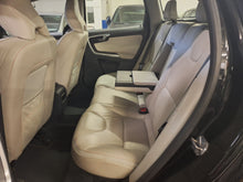 Charger l&#39;image dans la galerie, Volvo XC 60 2.0 Diesel Automatique 04 / 2015