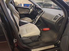 Charger l&#39;image dans la galerie, Volvo XC 60 2.0 Diesel Automatique 04 / 2015