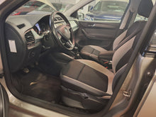 Load image into Gallery viewer, Skoda Fabia 1.2 Essence Manuelle 04 / 2017