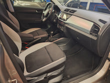 Load image into Gallery viewer, Skoda Fabia 1.2 Essence Manuelle 04 / 2017