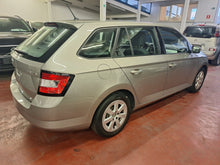 Load image into Gallery viewer, Skoda Fabia 1.2 Essence Manuelle 04 / 2017