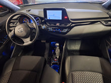 Charger l&#39;image dans la galerie, Toyota C-HR 1.8 Hybride Automatique 10 / 2022