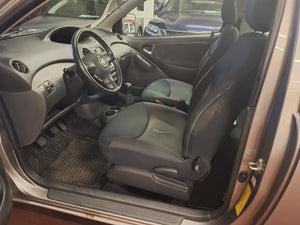 Toyota Yaris 1.3 Essence Manuelle 01 / 2004