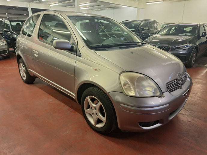 Toyota Yaris 1.3 Essence Manuelle 01 / 2004