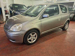 Toyota Yaris 1.3 Essence Manuelle 01 / 2004